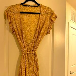 Billabong yellow and white ruffle tie sundress.  Size XL